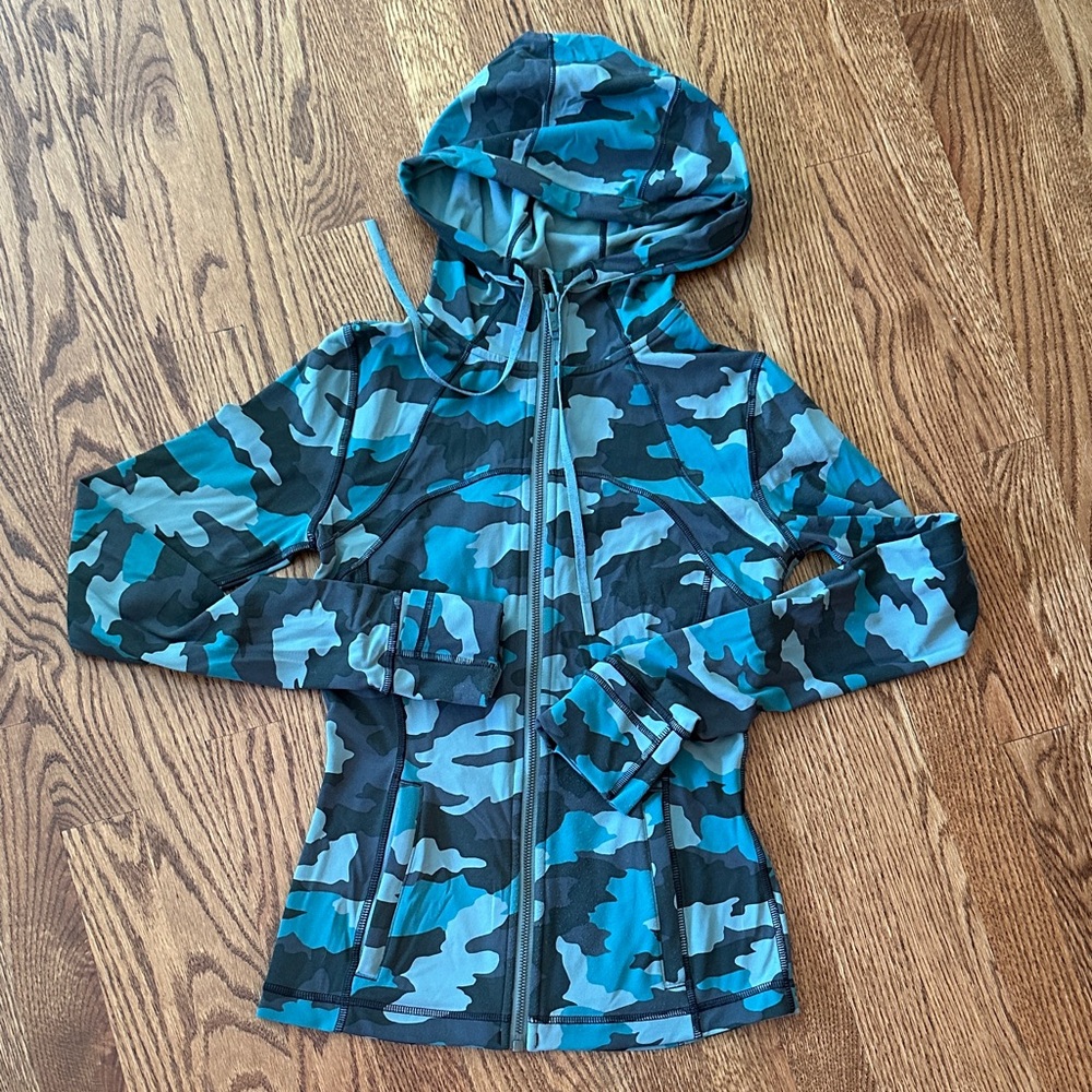 Lululemon Women’s Camo Hoodie - green and Black size 4